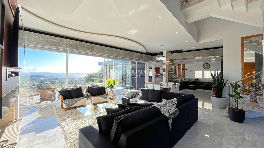 Casa em condomínio exclusivo com Vista para o Guaíba