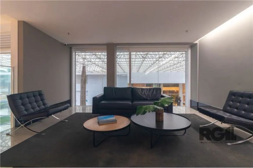 Sala comercial com 36,7 m² de área privativa e 1 vaga(s) de garagem. Localizado na Rua/Av. Doutor Ni