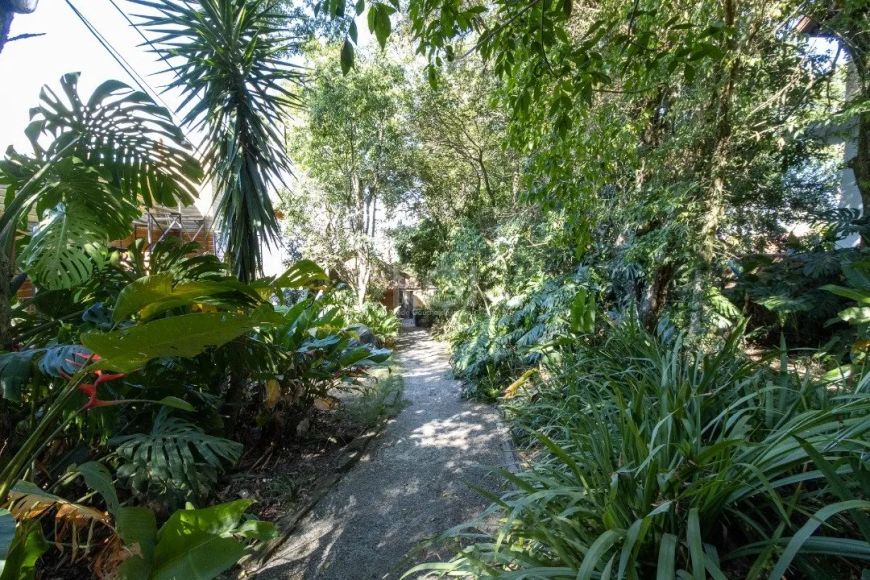 Casa em Belém Novo, com uma vista espetacular.terreno medindo uma área total de de quase 2.000m²Casa
