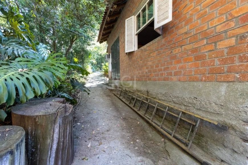Casa em Belém Novo, com uma vista espetacular.terreno medindo uma área total de de quase 2.000m²Casa