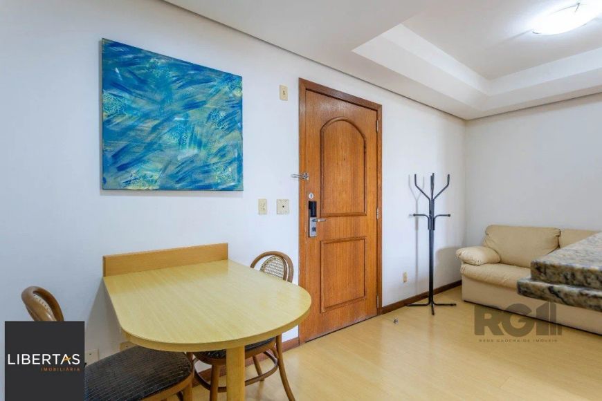 VENDO APARTAMENTO UM DORMITORIO BOM FIM