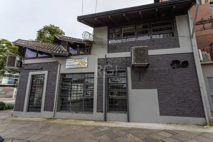 Excelente casa comercial no Bairro Menino Deus. Localização previlegiada, ponto para restaurante, me