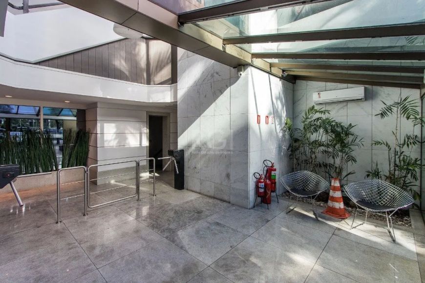Exclusivo para Investidores:Imóvel Locado: R$ 12.700,00 + Taxas Estão à venda 4 salas comerciais con