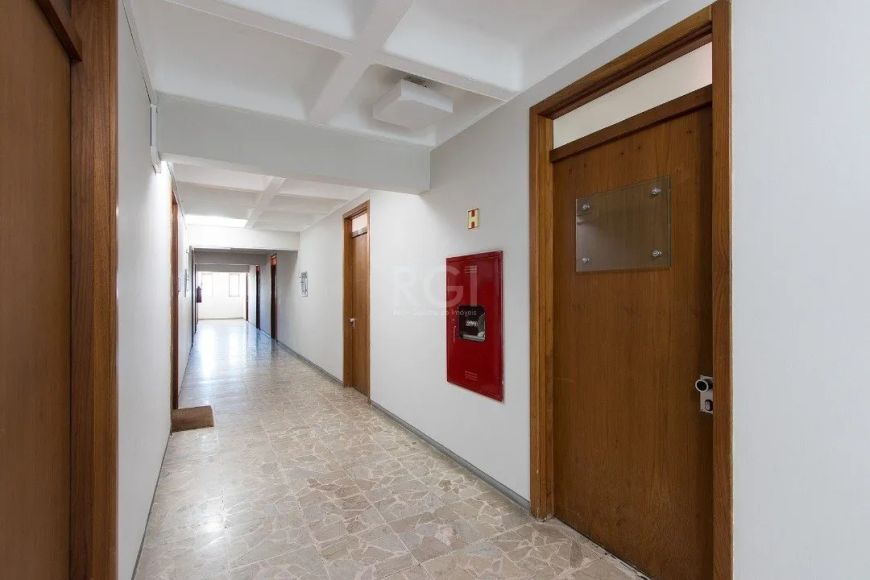 Exclusivo para Investidores:Imóvel Locado: R$ 12.700,00 + Taxas Estão à venda 4 salas comerciais con