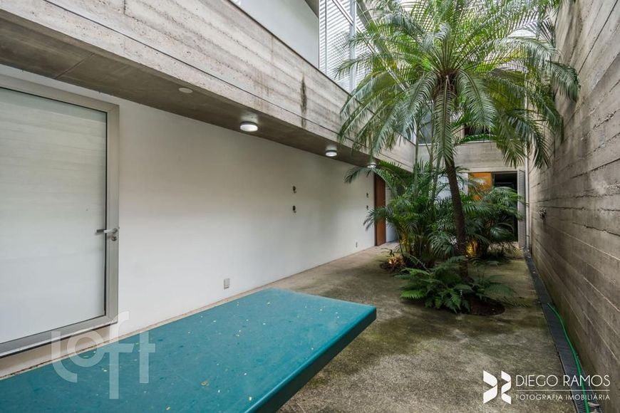 Casa à venda em Menino Deus com 240 m², 2 quartos, 3 vagas