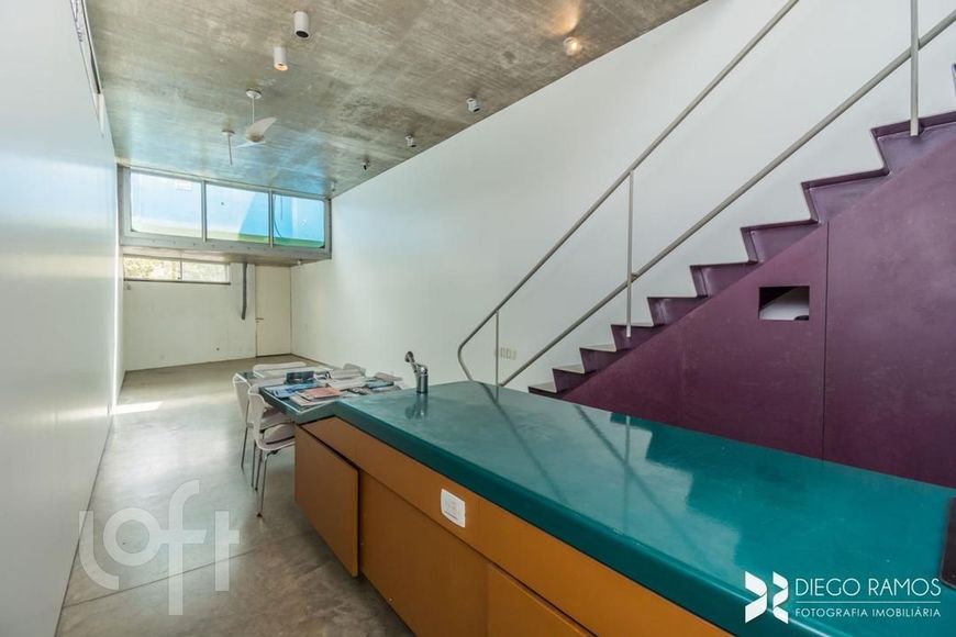 Casa à venda em Menino Deus com 240 m², 2 quartos, 3 vagas