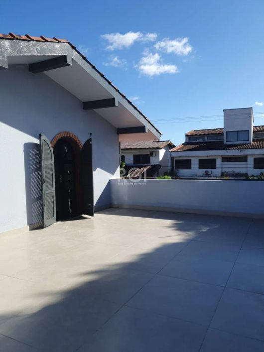 Belíssima casa de alto padrão, de esquina, pronta para, encontra-se alugada para uma Clinica. Excele
