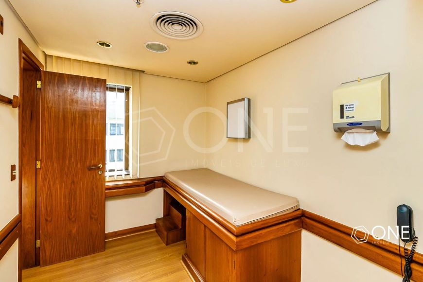 Sala comercial com 2 consultórios no bairro Moinhos de Vento