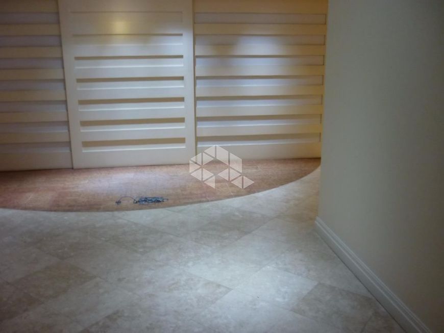 Conjunto de formando 6 salas comerciais no bairro Moinhos de Vento, rua Padre Chagas