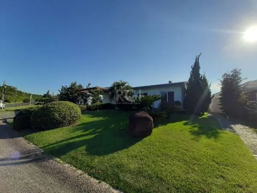 Casa Condominio em Porto Alegre, no bairro Belém Novo, com 3 dormitório(s), e 3 banheiros, à venda.