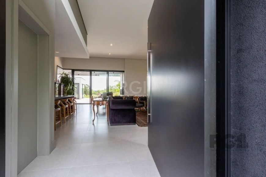 Casa espetacular no Condomínio Terra Ville, com uma área total 1500m², 4 Suítes .A casa tem muitos d