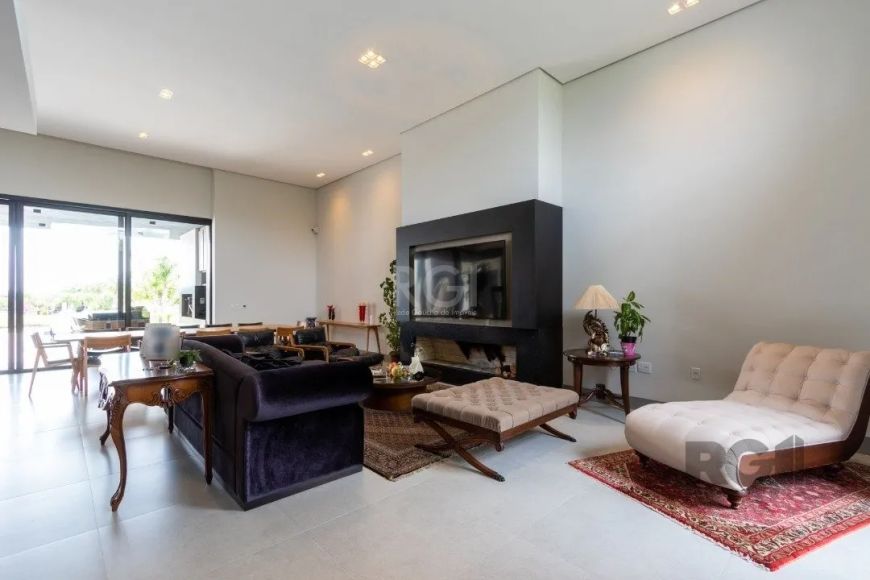 Casa espetacular no Condomínio Terra Ville, com uma área total 1500m², 4 Suítes .A casa tem muitos d