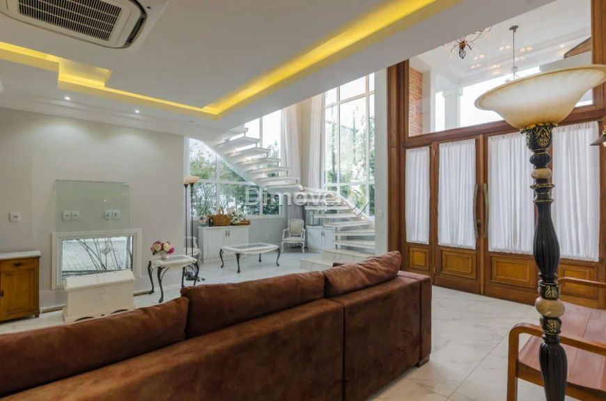 VENDA, CASA EM CONDOMÍNIO com 447m², 3 dormitório(s), 4 vaga(s). TERRAVILLE, PORTO ALEGRE.