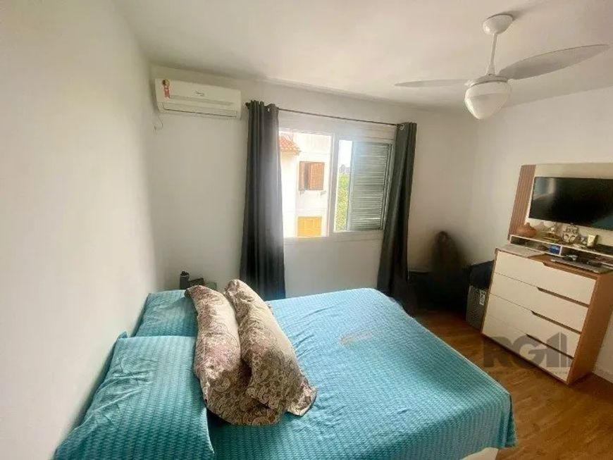 Ótimo apartamento reformado no bairro Partenon! Com 2 dormitórios, sacada integrada ao living para 2
