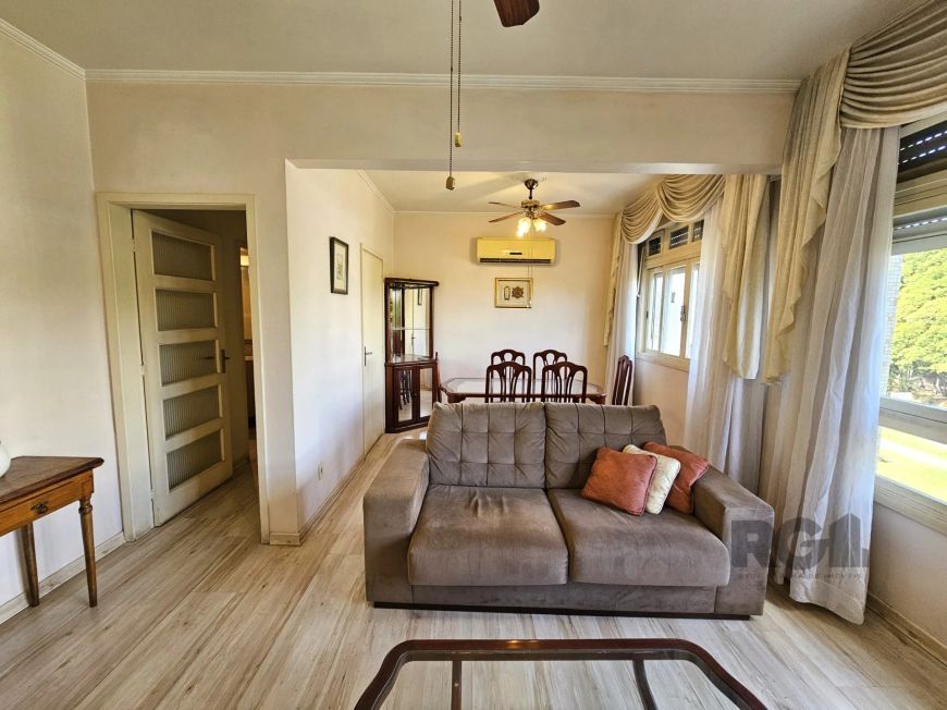Excelente oportunidade!Apartamento de 3 dormitórios transformado em 2(fácil reversão), semi-mobiliad