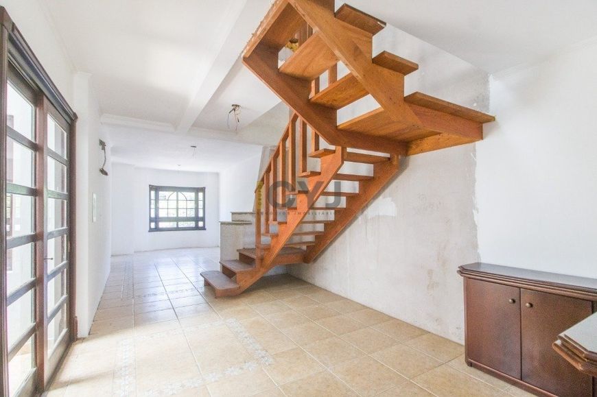 Casa 4 dormitórios no bairro Jardim Itu em Porto Alegre
