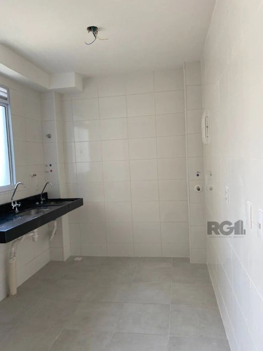 Apartamento com 41m², 2 dormitórios, living dois ambientes estar/jantar, cozinha americana com tampo