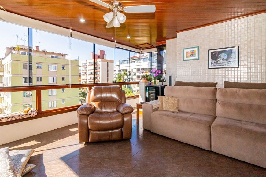 Cobertura para venda possui 398 metros quadrados com 4 quartos em Jardim Lindóia - Porto Alegre - RS