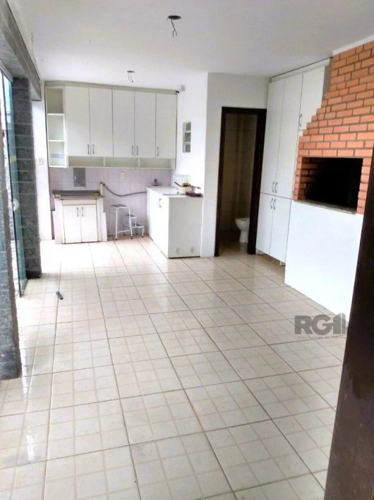 Casa de 3 dormitórios, no bairro Aberta dos Morros