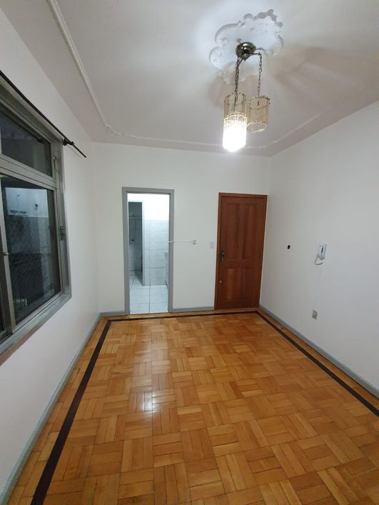 1 DORMITÓRIO COM ELEVADOR- SEMI MOBILIADO Próximo a UFRGS e SANTA CASA. Centro histórico
