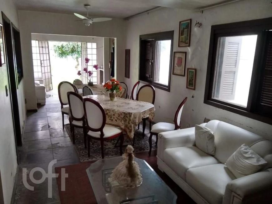 Casa à venda em Floresta com 226 m², 3 quartos, 1 suíte, 2 vagas