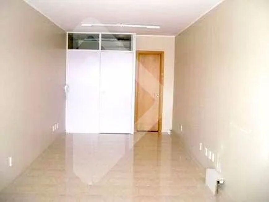 Escritório à venda no Menino Deus com área de 30 m² e ótima localização.