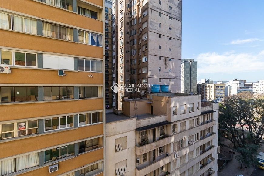 Apartamento com 2 quartos à venda no bairro Centro Historico Porto Alegre