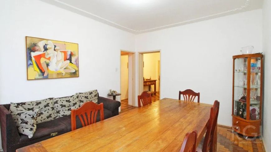 VENDA apartamento 4 ou 3 dormitórios, no Bom Fim, Porto Alegre de frente. Possui hall de entrada, sa