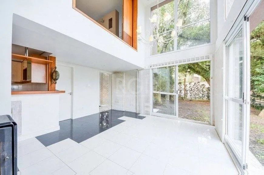 Casa à venda com 2 quartos, 255m² Rua CORONEL GOMES DE CARVALHO, Sétimo Céu, Porto Alegre
