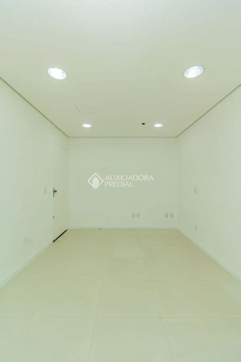 Na Rua: Almirante Barroso, excelente Conjunto Comercial.