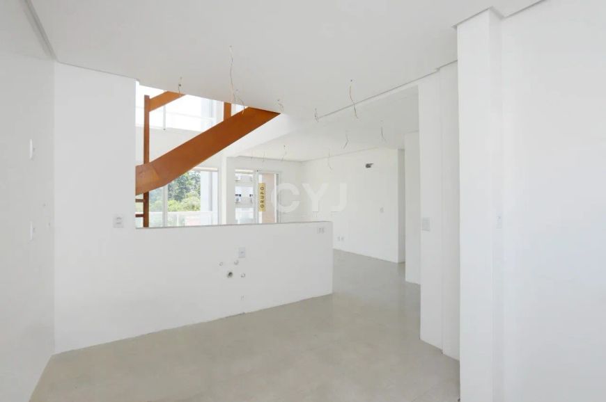 Excelente cobertura com 3 quartos sendo 1 suíte com sacada no bairro Jardim Itu.