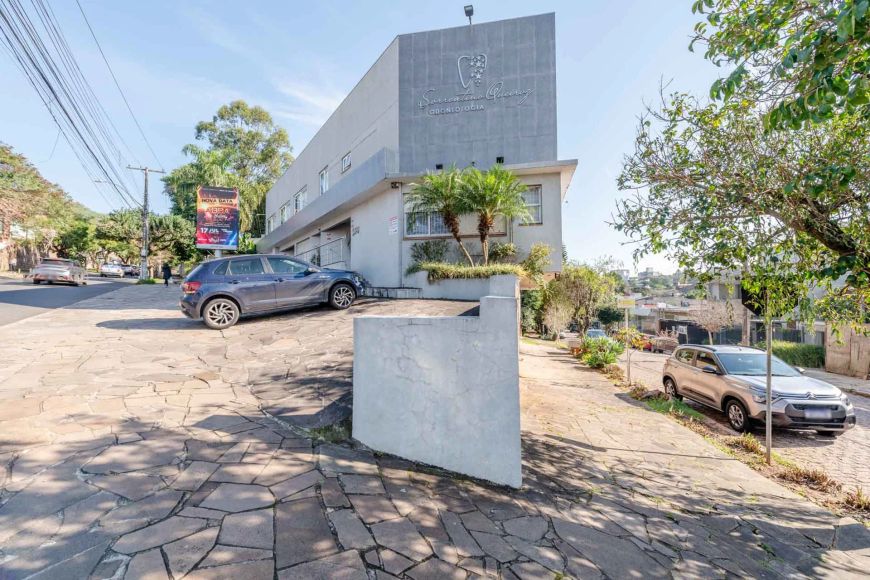 Clinica com 6 salas + apartamento com 2 suites