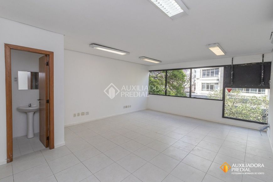 SALA COMERCIAL AMPLA NA MONTENEGRO