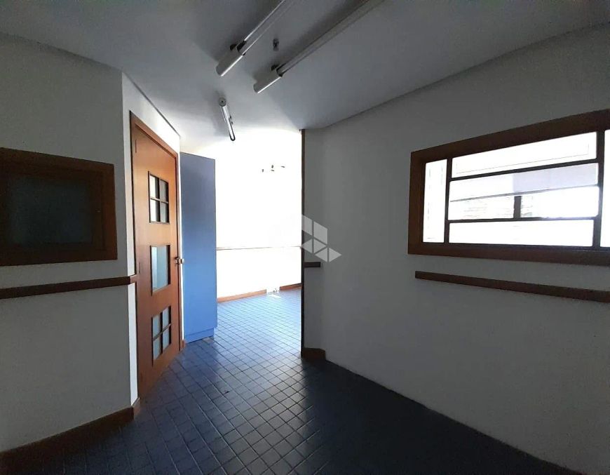 Sala Comercial, reformada, elevador no bairro Mont Serrat, em Porto Alegre