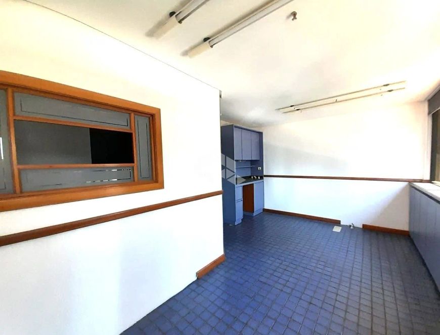 Sala Comercial, reformada, elevador no bairro Mont Serrat, em Porto Alegre