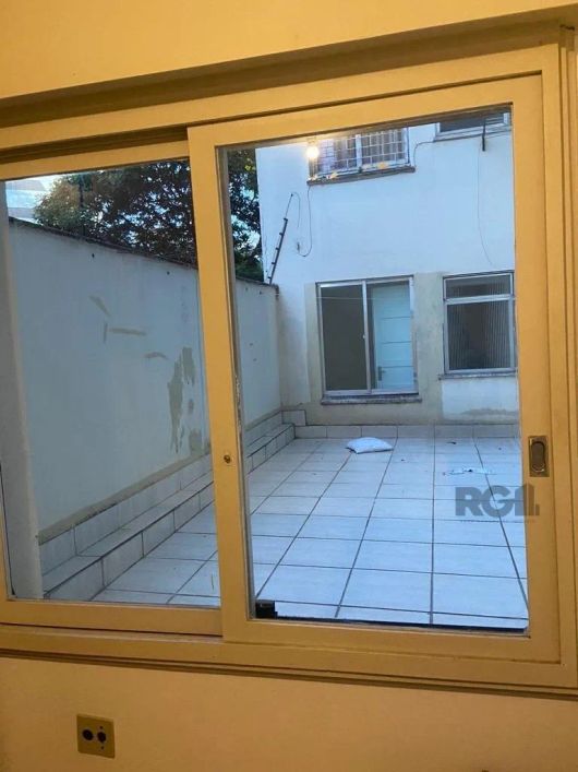 Apartamento com otima localização :Living para dois ambientes , um dormitorio, cozinha, banheiro, ár