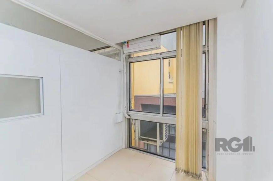 Sala/Conjunto com 80 m² de área privativa, no bairro Centro Histórico, com divisórias, recepção, 1 b