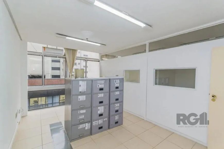 Sala/Conjunto com 80 m² de área privativa, no bairro Centro Histórico, com divisórias, recepção, 1 b