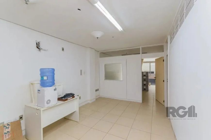 Sala/Conjunto com 80 m² de área privativa, no bairro Centro Histórico, com divisórias, recepção, 1 b
