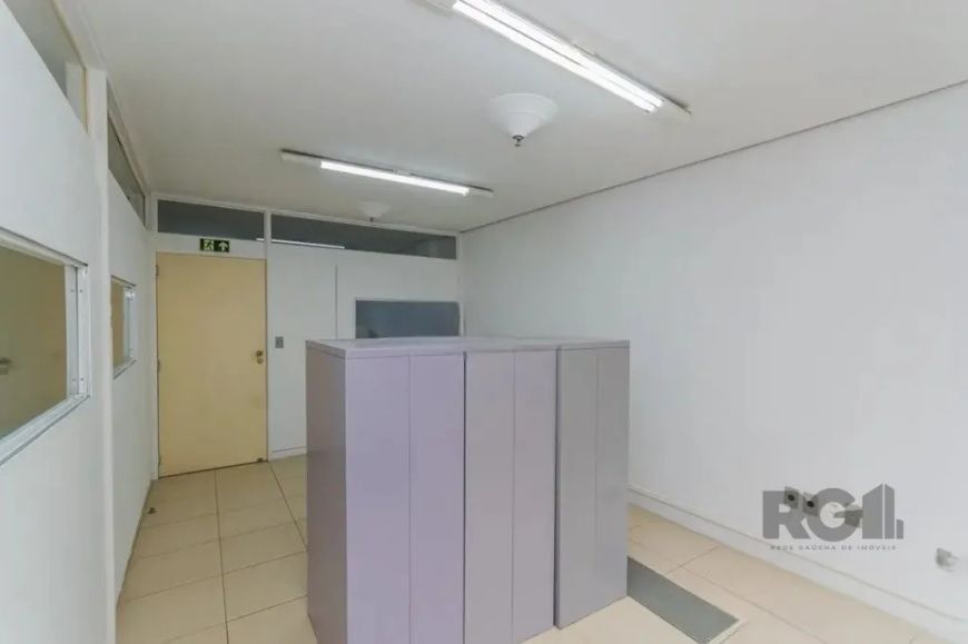 Sala/Conjunto com 80 m² de área privativa, no bairro Centro Histórico, com divisórias, recepção, 1 b