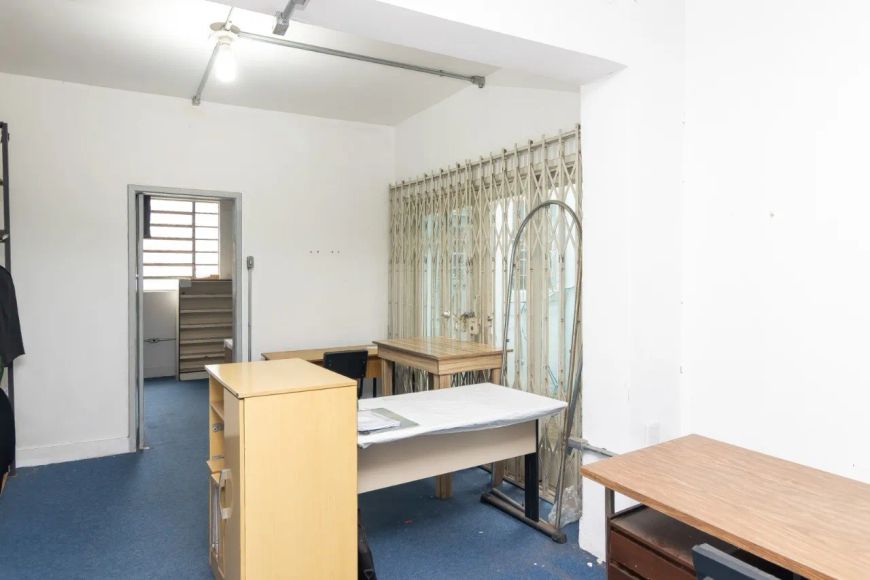 Edifício à venda no bairro Auxiliadora com área útil de 217 m² disponível para compra