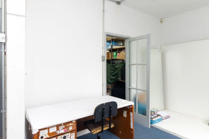 Edifício à venda no bairro Auxiliadora com área útil de 217 m² disponível para compra