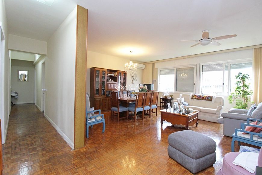 Apartamento a venda com 142m2 no bairro Menino Deus.