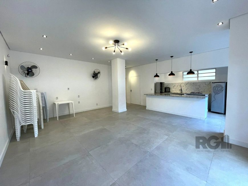 Seja bem-vindo ao seu futuro lar! Este encantador apartamento de 1 quarto, localizado no coração do