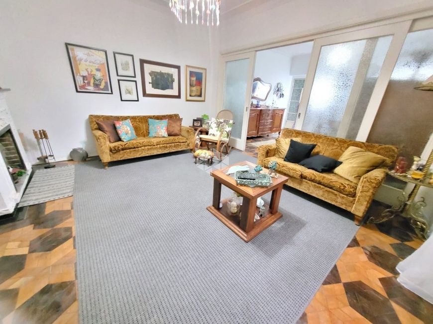 Apartamento para venda de 3 dormitórios de frente no bairro Cidade Baixa em Porto Alegre/RS.