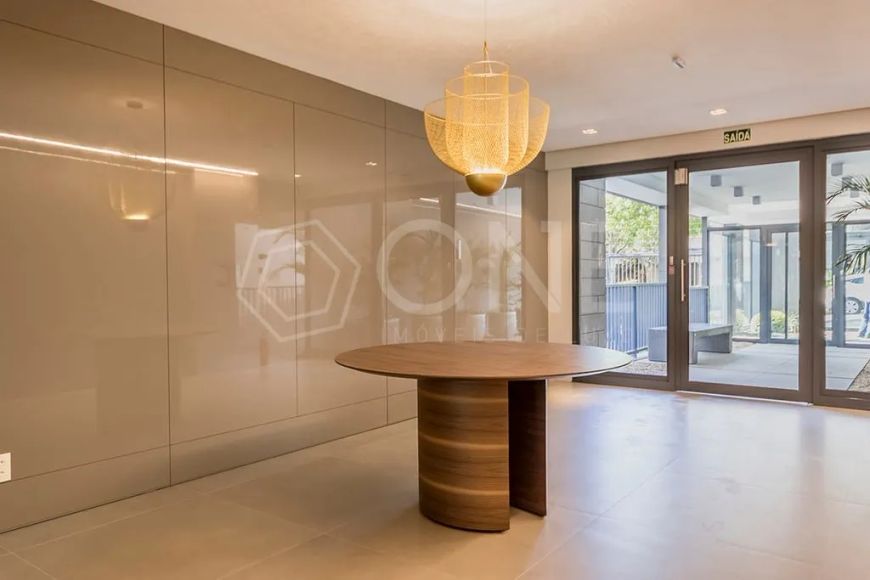 Apartamento com 2 quartos 1 sendo suíte, no bairro Moinhos de Vento