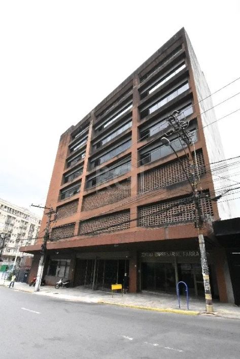 SALA COMERCIAL - 419,02 m² de área privativa. Na Barros Cassal - Bairro Floresta.Possui 4 box (29;30