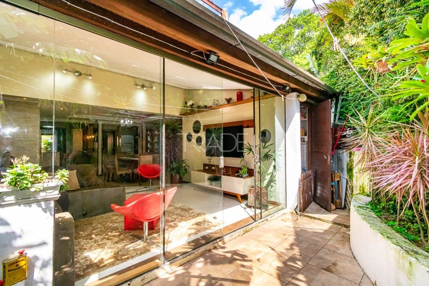 Casa em condomínio com 200m², 3 dormitórios no Bairro Cavalhada, Zona Sul de Porto Alegre.