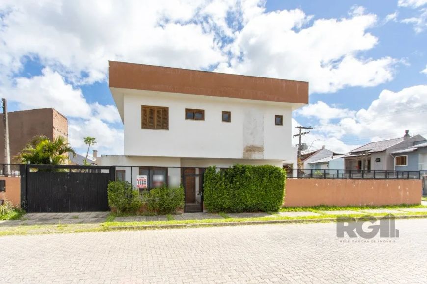 Sobrado em otimo bairro, rua tranquila com:Living para dois ambientes, lavabo, cozinha em conceito a
