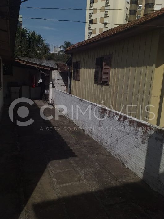 Terreno em Porto Alegre, no bairro Cristo Redentor, à venda.